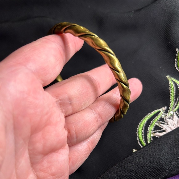 VTG Twisted Bohemian brass bangle bracelet. Unbranded. - Picture 6 of 7